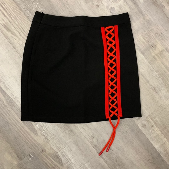 Eggie Shop Criss Cross Skirt - Picture 2 of 3